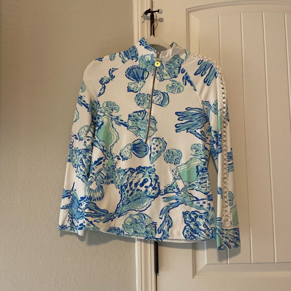 Lilly Pulitzer open sleeve sweatshirt popover size xs in seashell print